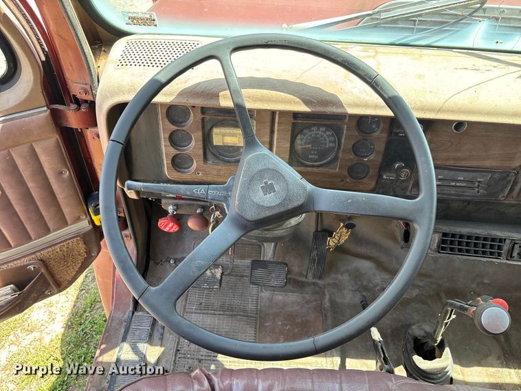 image for item FC1767 1979 International 1724 grain truck
