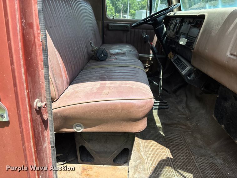 image for item FC1767 1979 International 1724 grain truck