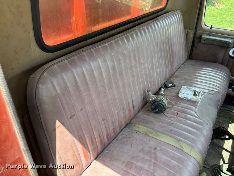 image for item FC1767 1979 International 1724 grain truck