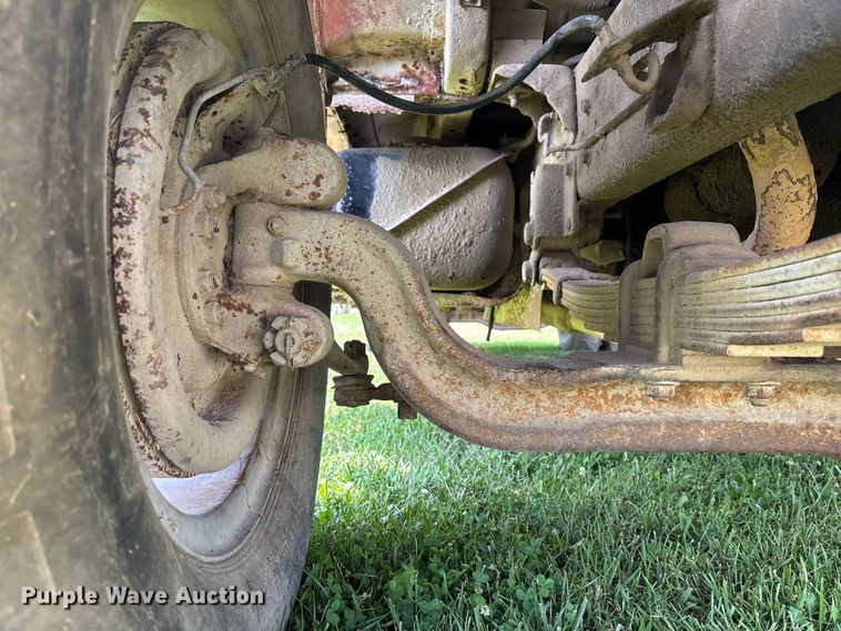 image for item FC1767 1979 International 1724 grain truck