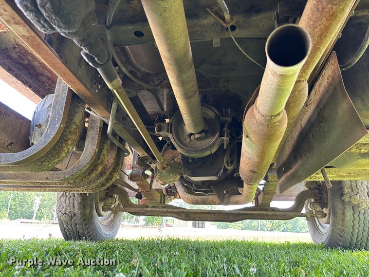 image for item FC1767 1979 International 1724 grain truck