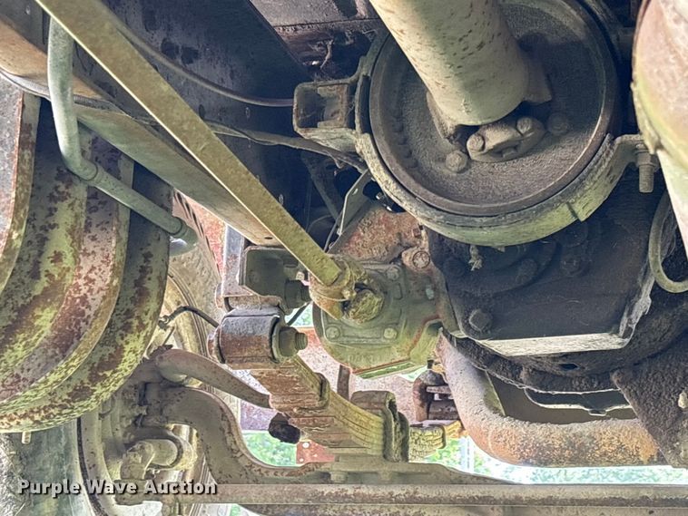 image for item FC1767 1979 International 1724 grain truck