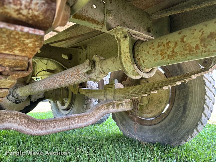 image for item FC1767 1979 International 1724 grain truck