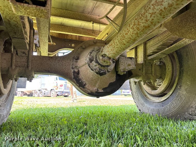image for item FC1767 1979 International 1724 grain truck