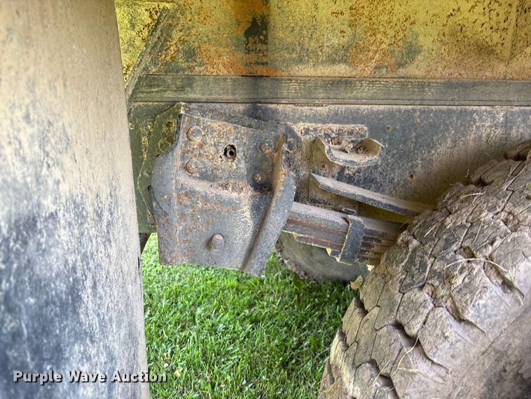 image for item FC1767 1979 International 1724 grain truck