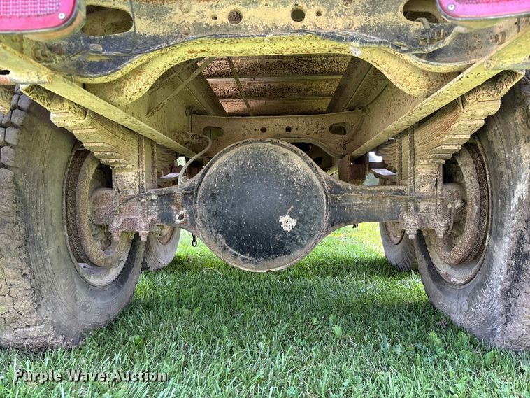 image for item FC1767 1979 International 1724 grain truck