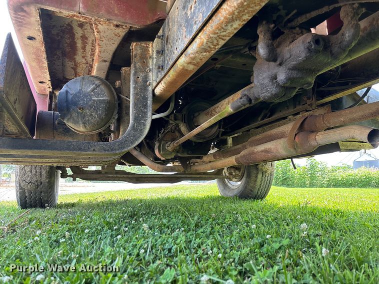 image for item FC1767 1979 International 1724 grain truck