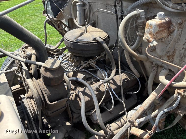 image for item FC1767 1979 International 1724 grain truck
