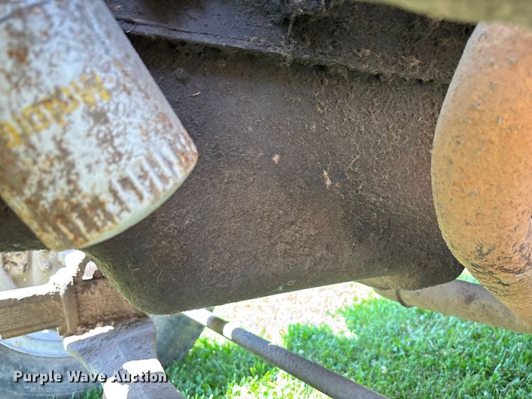 image for item FC1767 1979 International 1724 grain truck