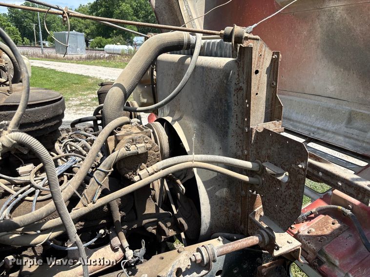 image for item FC1767 1979 International 1724 grain truck
