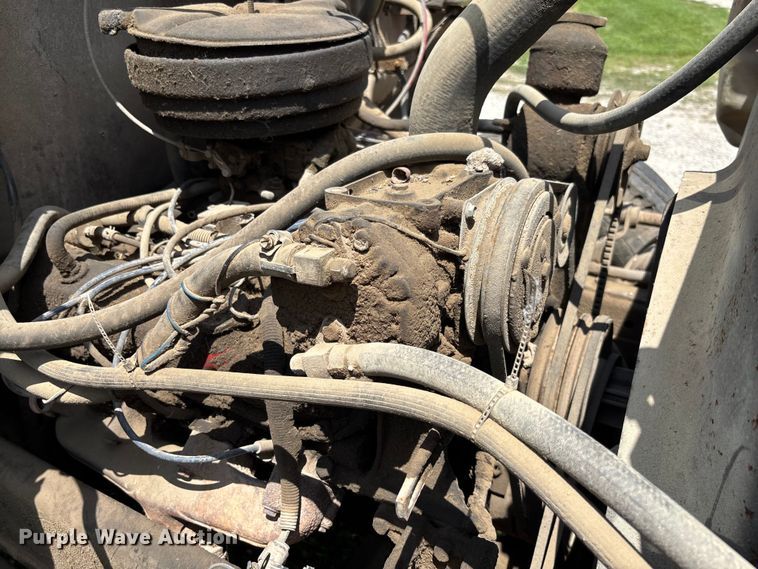image for item FC1767 1979 International 1724 grain truck