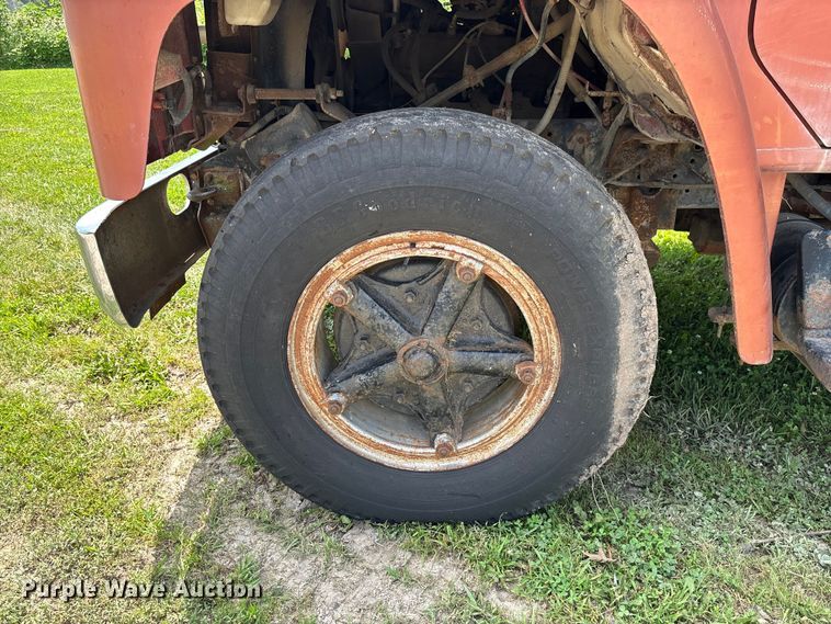 image for item FC1767 1979 International 1724 grain truck