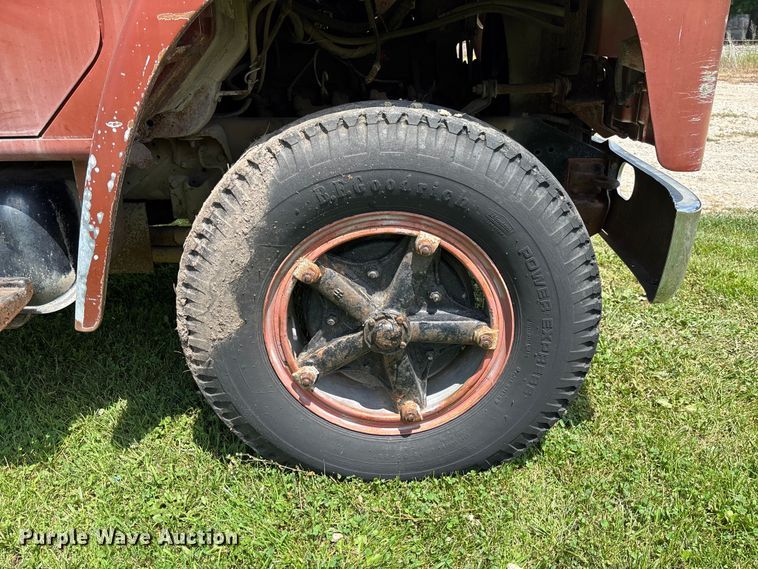 image for item FC1767 1979 International 1724 grain truck