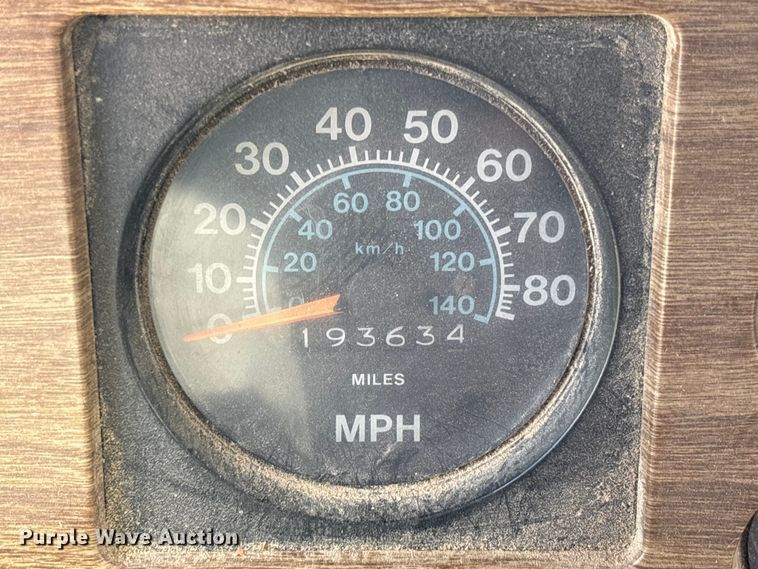 image for item FC1767 1979 International 1724 grain truck