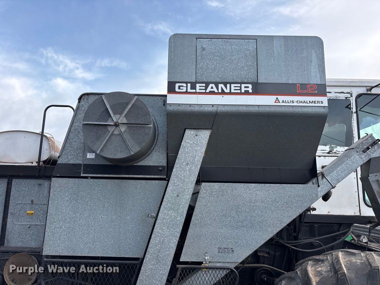 image for item FC2351 Allis-chalmers Gleaner L2 Golden Harvest combine
