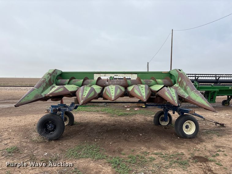 image for item FC2351 Allis-chalmers Gleaner L2 Golden Harvest combine