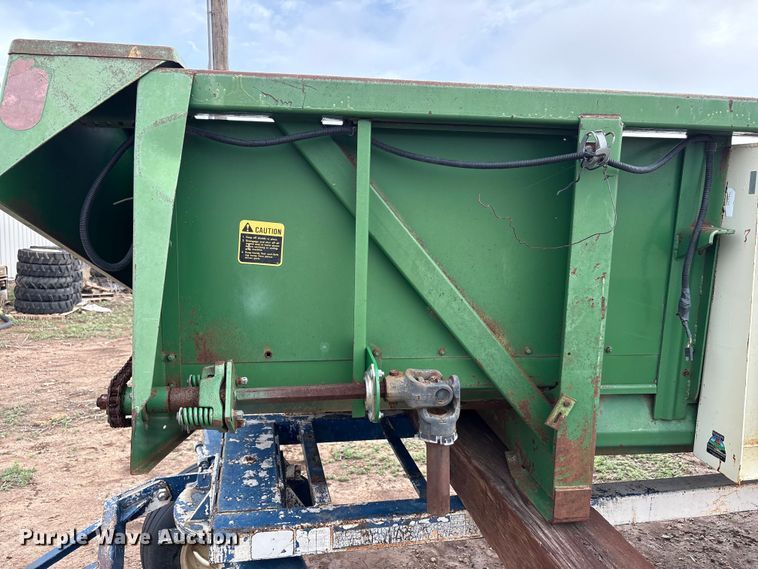 image for item FC2351 Allis-chalmers Gleaner L2 Golden Harvest combine