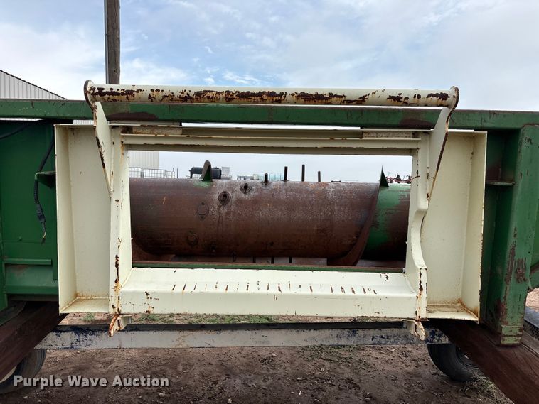 image for item FC2351 Allis-chalmers Gleaner L2 Golden Harvest combine