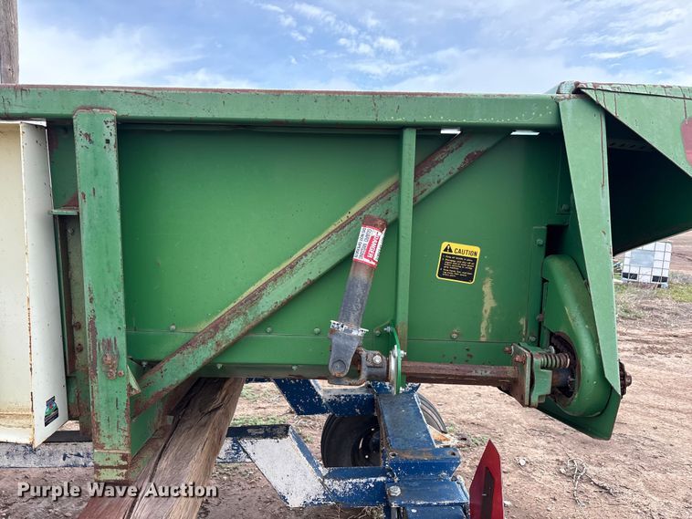image for item FC2351 Allis-chalmers Gleaner L2 Golden Harvest combine
