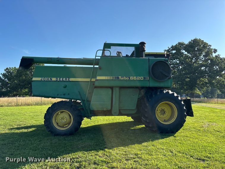 image for item FG0509 1982 John Deere 6620 Turbo combine