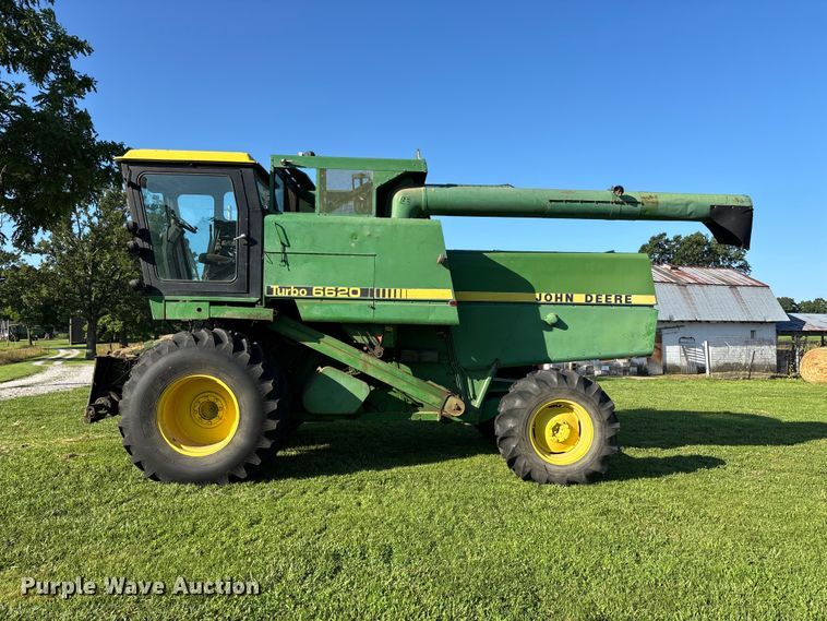 image for item FG0509 1982 John Deere 6620 Turbo combine