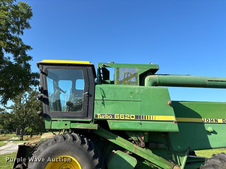 image for item FG0509 1982 John Deere 6620 Turbo combine