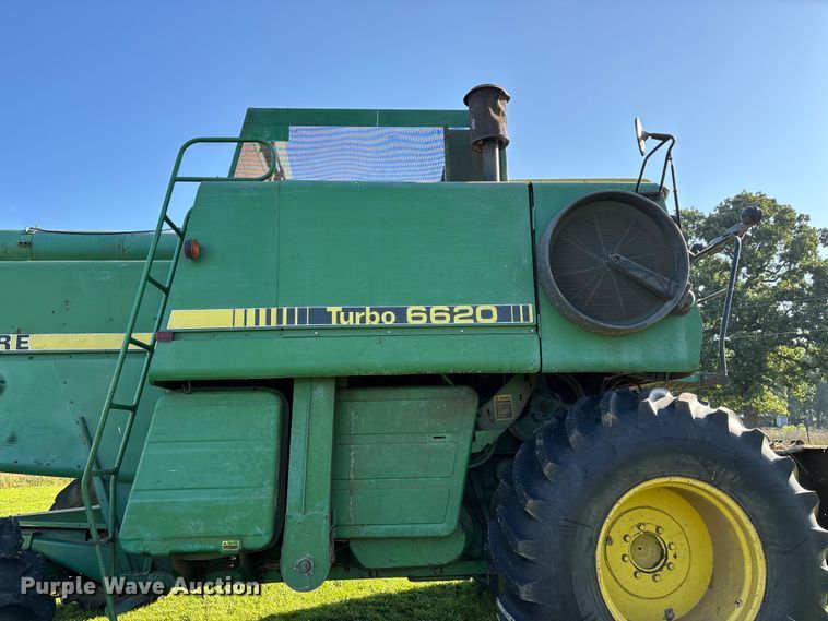 image for item FG0509 1982 John Deere 6620 Turbo combine