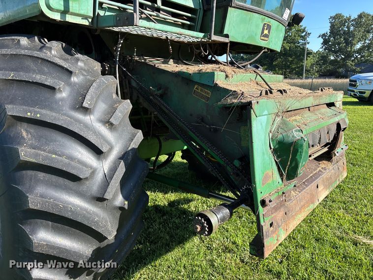 image for item FG0509 1982 John Deere 6620 Turbo combine