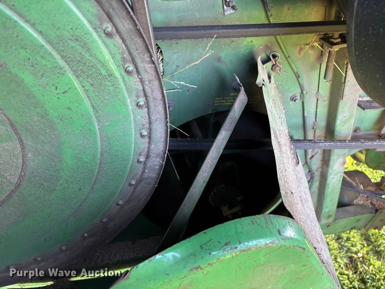 image for item FG0509 1982 John Deere 6620 Turbo combine