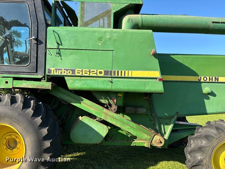 image for item FG0509 1982 John Deere 6620 Turbo combine