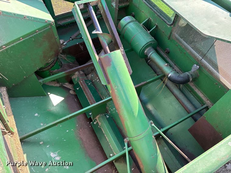 image for item FG0509 1982 John Deere 6620 Turbo combine