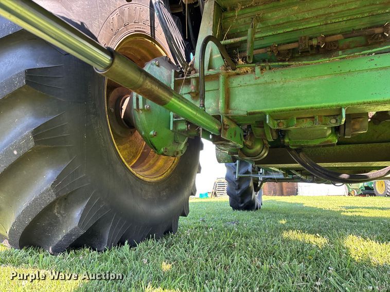 image for item FG0509 1982 John Deere 6620 Turbo combine