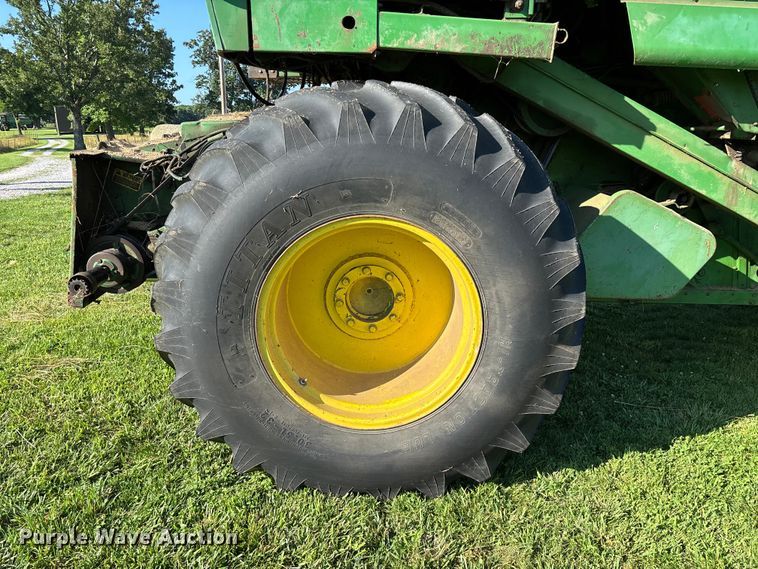 image for item FG0509 1982 John Deere 6620 Turbo combine