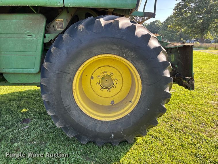 image for item FG0509 1982 John Deere 6620 Turbo combine