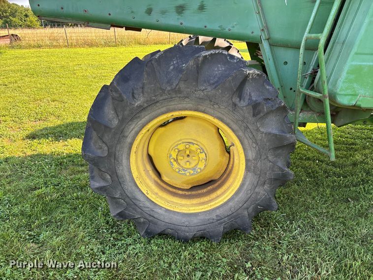 image for item FG0509 1982 John Deere 6620 Turbo combine