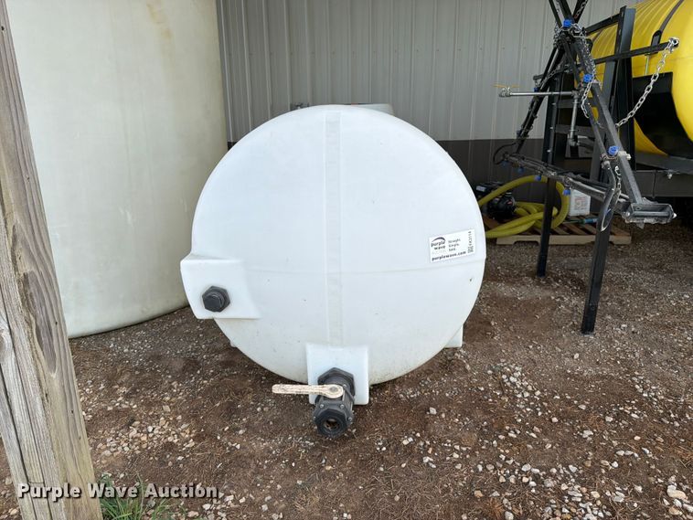 image for item FK3114 1,025 gallon poly tank