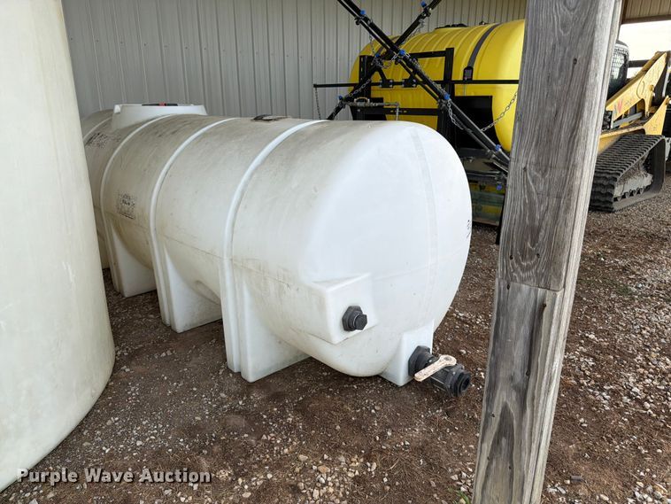 image for item FK3114 1,025 gallon poly tank