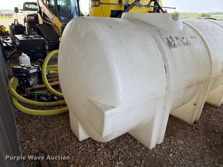 image for item FK3114 1,025 gallon poly tank