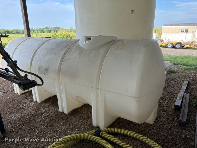 image for item FK3114 1,025 gallon poly tank