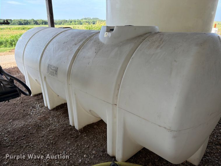 image for item FK3114 1,025 gallon poly tank