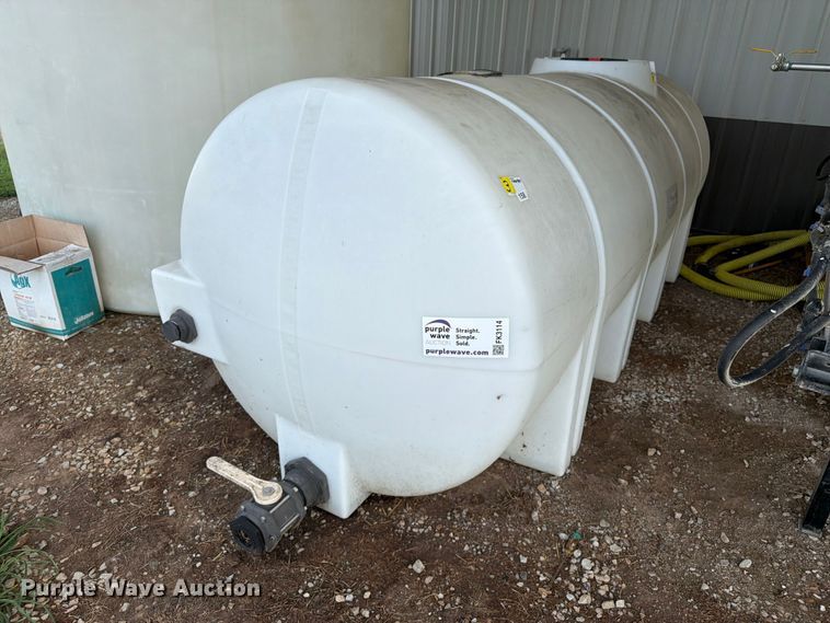 image for item FK3114 1,025 gallon poly tank