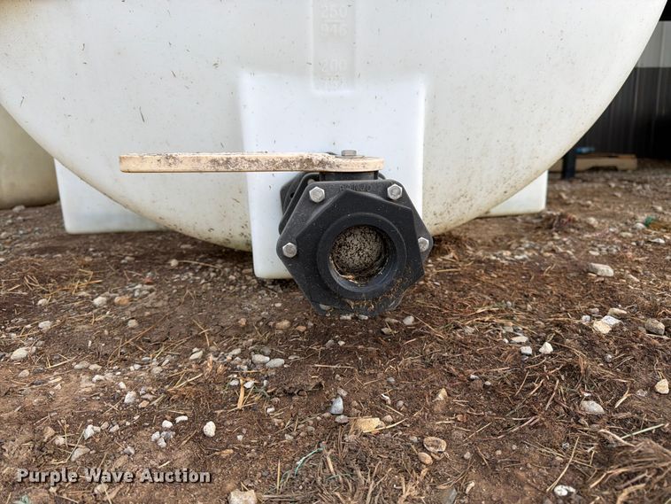 image for item FK3114 1,025 gallon poly tank