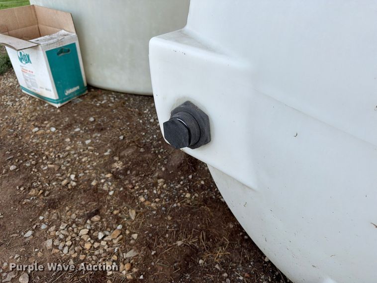 image for item FK3114 1,025 gallon poly tank