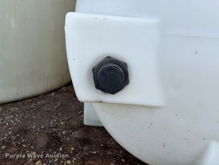 image for item FK3114 1,025 gallon poly tank