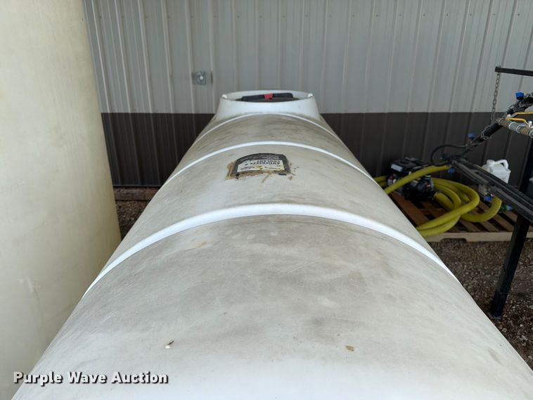 image for item FK3114 1,025 gallon poly tank