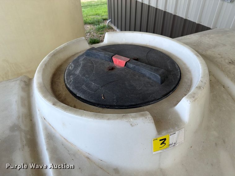 image for item FK3114 1,025 gallon poly tank