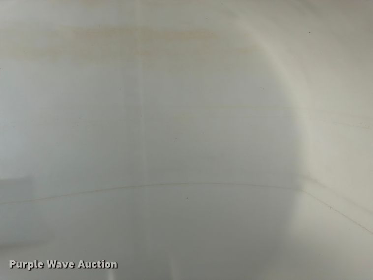 image for item FK3114 1,025 gallon poly tank