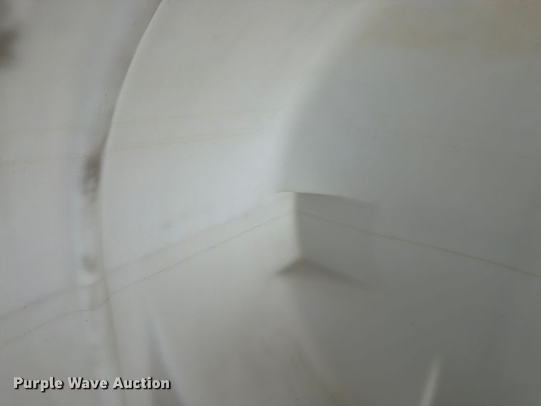 image for item FK3114 1,025 gallon poly tank