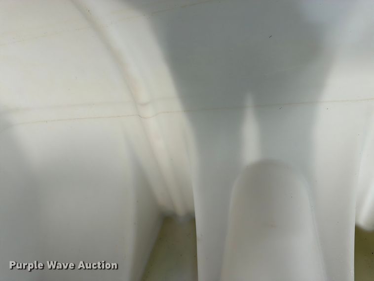 image for item FK3114 1,025 gallon poly tank