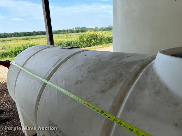 image for item FK3114 1,025 gallon poly tank